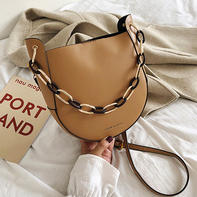 Eko bőrből készült stílusos női táska fémlánccal, négy színben