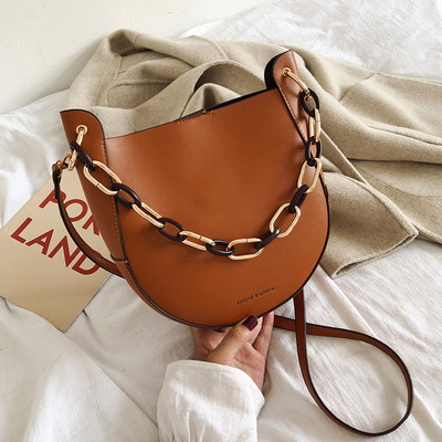 Eko bőrből készült stílusos női táska fémlánccal, négy színben