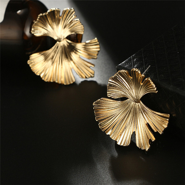 Modern női fülbevaló arany színben