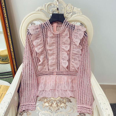 A női csipkeblúz három színű