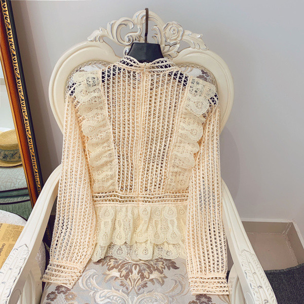 A női csipkeblúz három színű