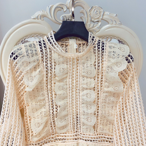 A női csipkeblúz három színű