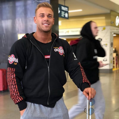 Napi férfi pulóver kapucnival és cipzárral fekete-fehér színben