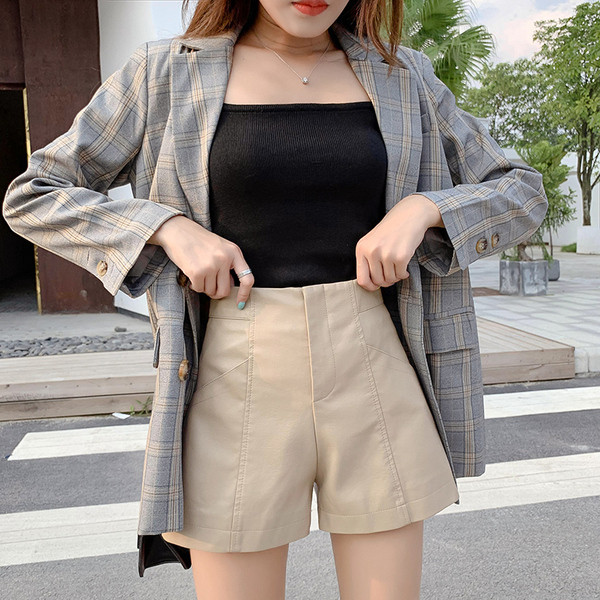 Modern női rövidnadrág öko bőrből - magas derék