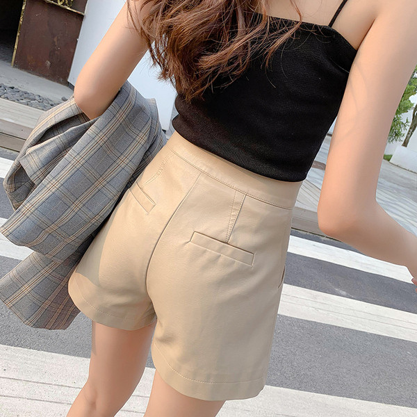 Modern női rövidnadrág öko bőrből - magas derék