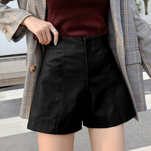 Modern női rövidnadrág öko bőrből - magas derék