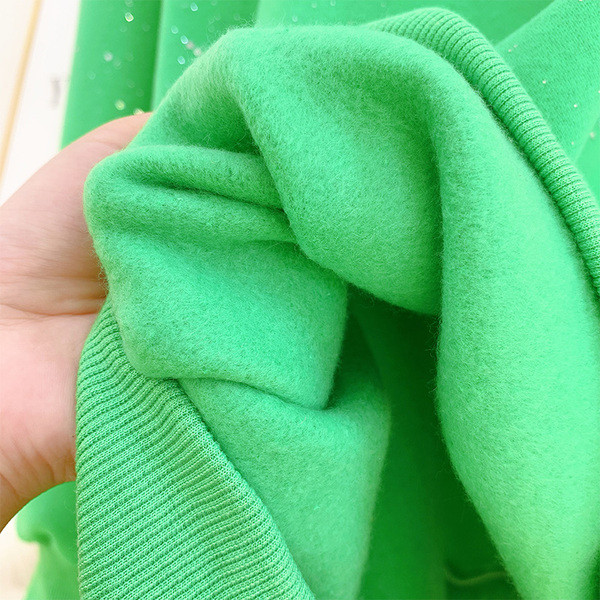 Modern női blúz kerek nyakkivágással - széles modell