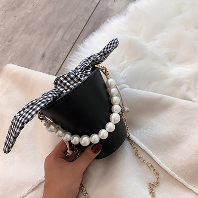 Női táska hosszú lánccal és rövid fogantyúval, gyöngyökkel