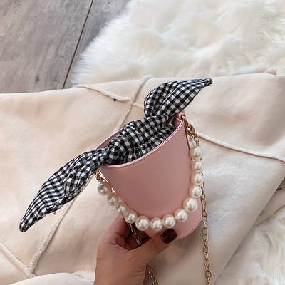 Női táska hosszú lánccal és rövid fogantyúval, gyöngyökkel