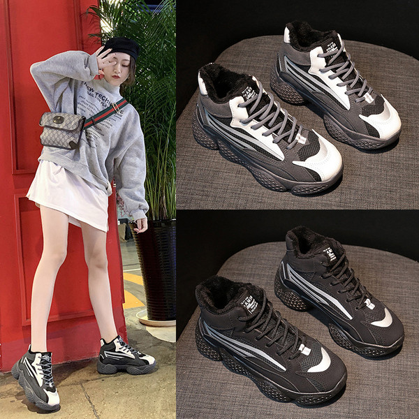 Aktuális női tornacipő durva talppal, fekete és szürke színben