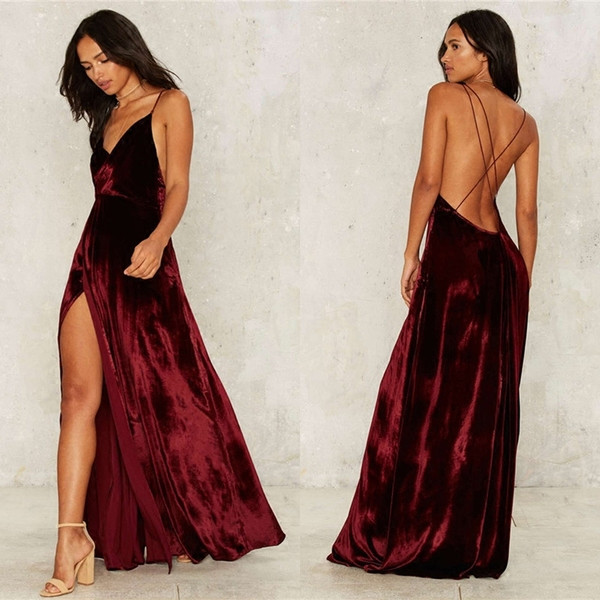 Elegáns, hosszú női ruha vékony piros pántokkal