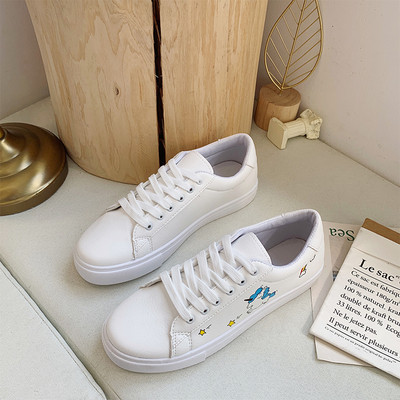 Alkalmi női tornacipő fehér rátéttel