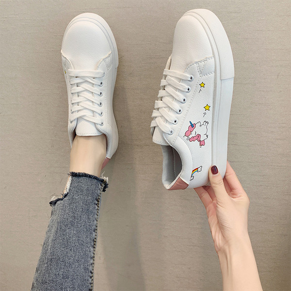 Alkalmi női tornacipő fehér rátéttel