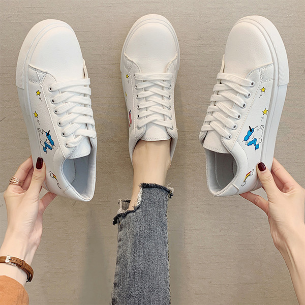 Alkalmi női tornacipő fehér rátéttel