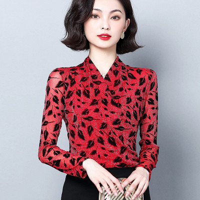 Modern női blúz piros színben, V-alakú és hosszú ujjú