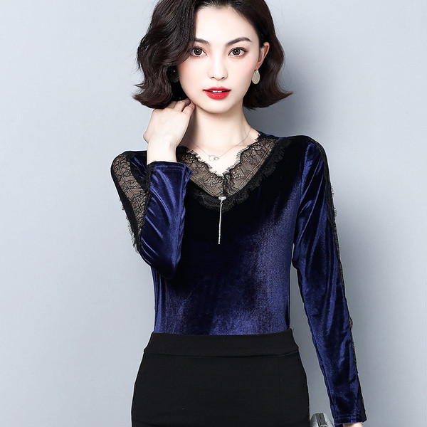 Bluză de damă actuală în albastru și roșu cu decolteu în V și dantelă