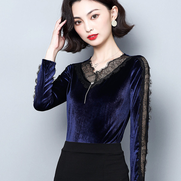 Bluză de damă actuală în albastru și roșu cu decolteu în V și dantelă