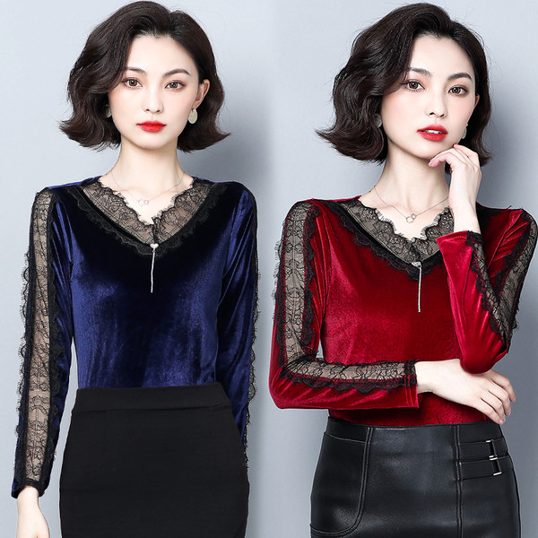 Bluză de damă actuală în albastru și roșu cu decolteu în V și dantelă