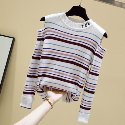 Csíkos női blúz csupasz vállfelirattal