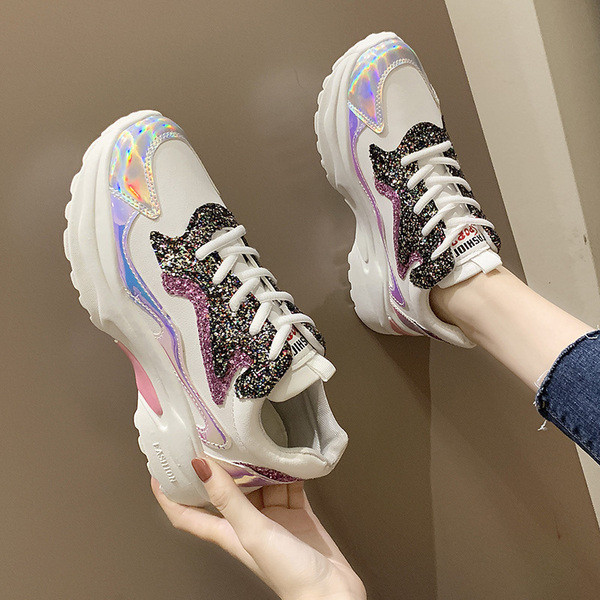 Modern női tornacipő platformmal és fényes hatással három színben