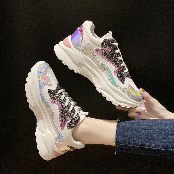 Modern női tornacipő platformmal és fényes hatással három színben