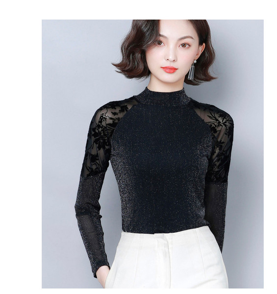 Aktuális női blúz fekete színben, csipkével és hosszú ujjal