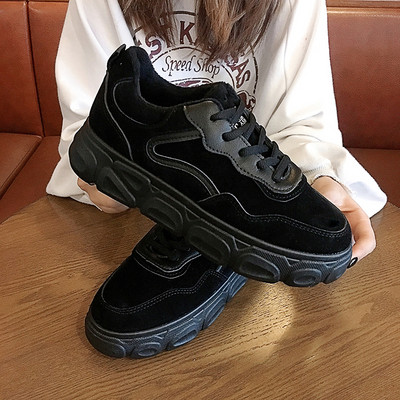 Aktuális női tornacipő öko velúrból, magas talppal