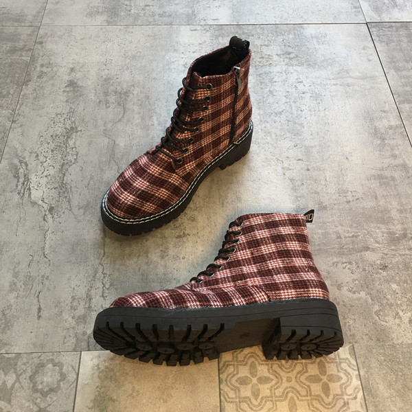 Kockás női csizma fűzős három színben