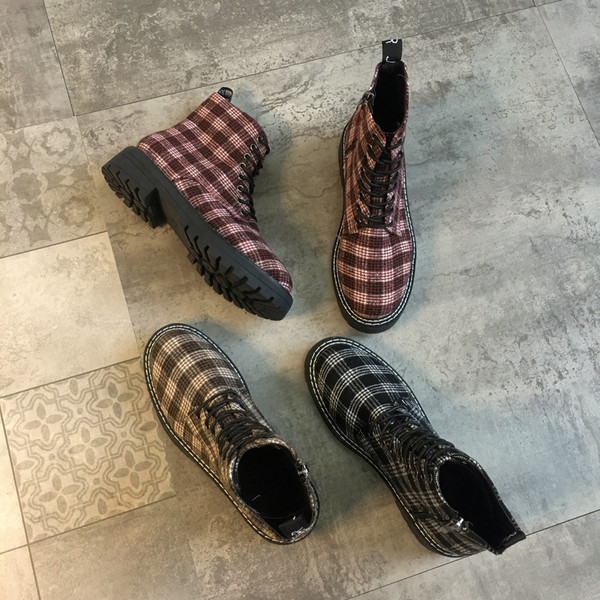 Kockás női csizma fűzős három színben