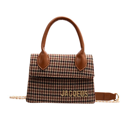 Fém elemekkel ellátott női táska három színben