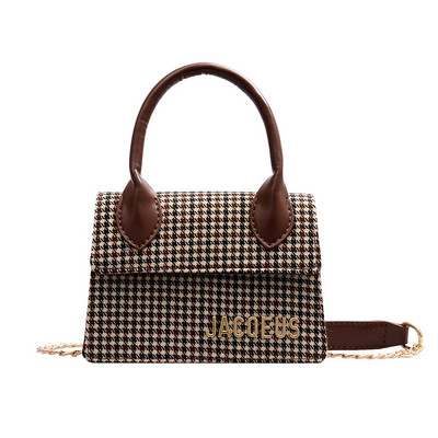 Fém elemekkel ellátott női táska három színben