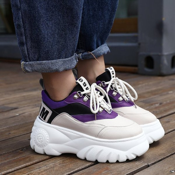 Modern női tornacipő vastag talppal, két színben