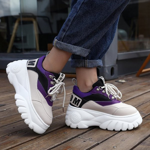 Modern női tornacipő vastag talppal, két színben