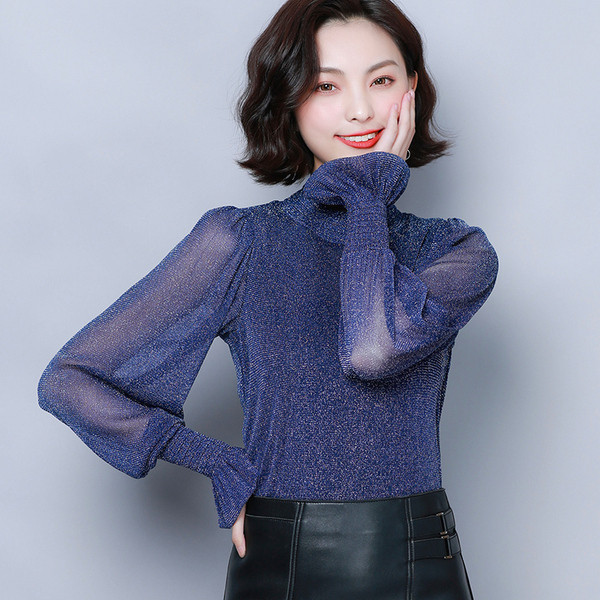 Modern, fényes hatású női blúz lótusz ujjakkal