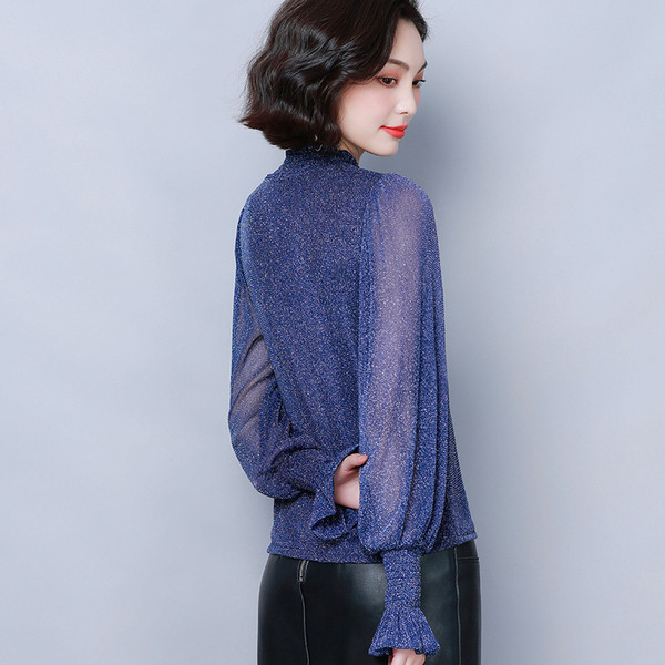 Modern, fényes hatású női blúz lótusz ujjakkal