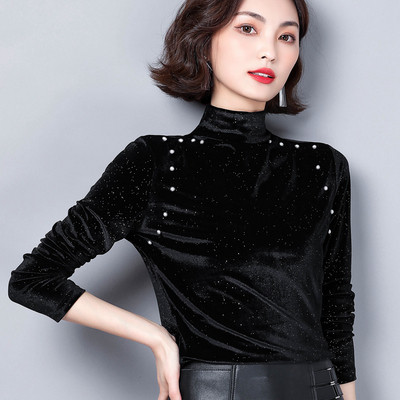 Fekete női blúz pólógallérral és gyöngyökkel