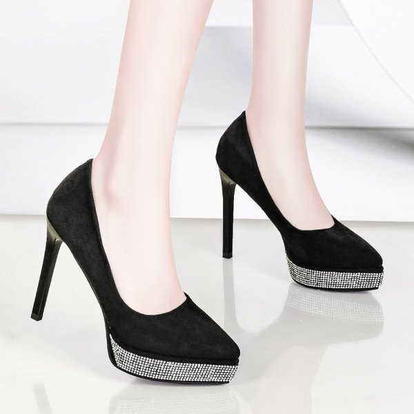 Elegáns női magas sarkú cipő fekete és piros színben