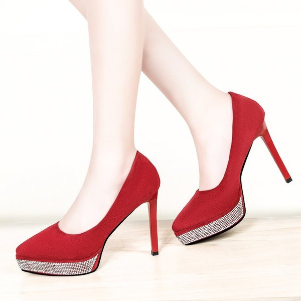 Elegáns női magas sarkú cipő fekete és piros színben