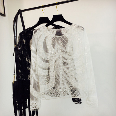 Csipke blúz kerek nyakkivágással, több színben