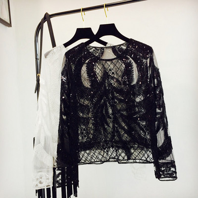 Csipke blúz kerek nyakkivágással, több színben