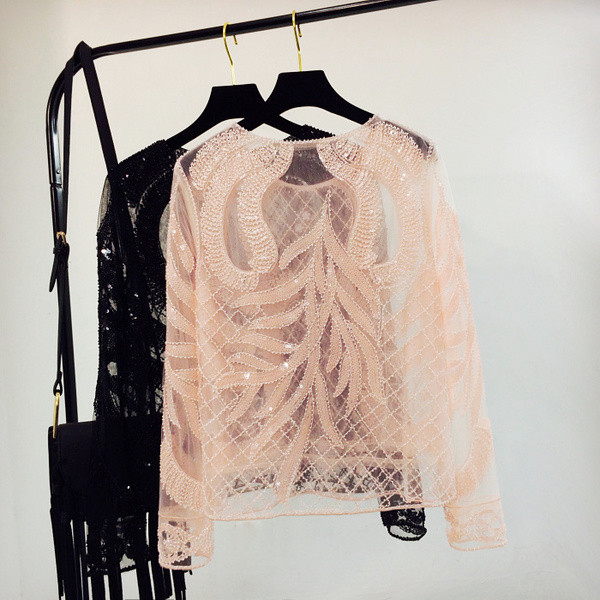 Csipke blúz kerek nyakkivágással, több színben