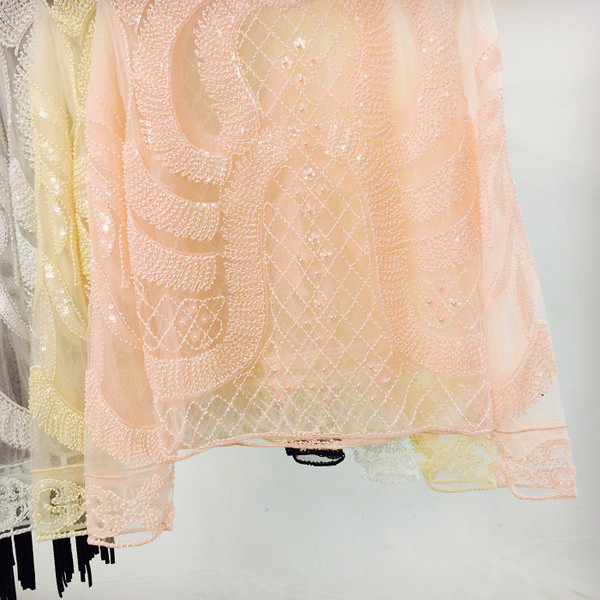 Csipke blúz kerek nyakkivágással, több színben