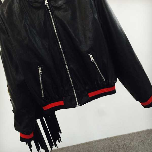 Női bőrdzseki színes hímzéssel