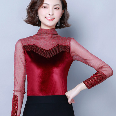 Modern női blúz három színben, pólógallérral és fényes hatással