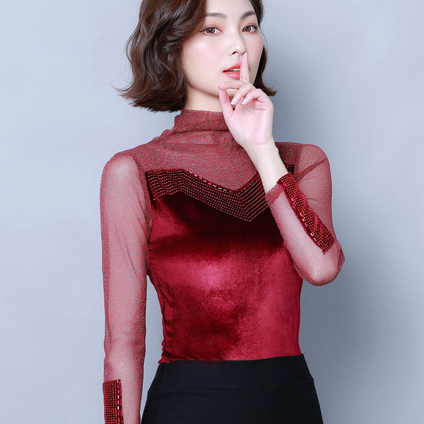 Modern női blúz három színben, pólógallérral és fényes hatással