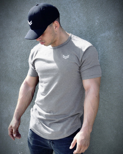 Alkalmi férfi póló rövid ujjal és ovális nyakkivágással