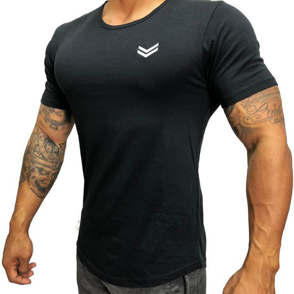 Alkalmi férfi póló rövid ujjal és ovális nyakkivágással