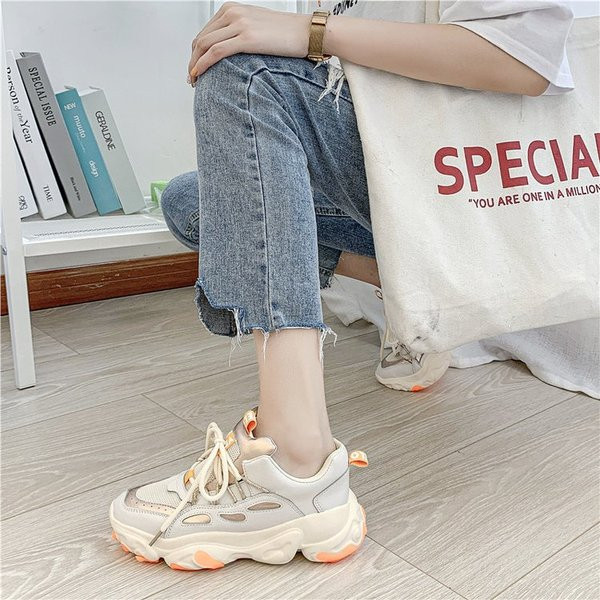 Modern, fűzős női tornacipő két színben