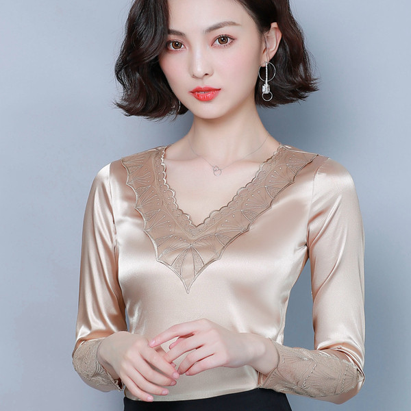 Bluză de damă modernă în trei culori, cu decolteu în V și dantelă