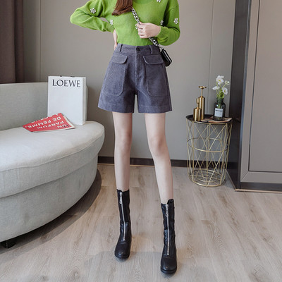 Pantaloni scurti moderni de dama cu talie inalta in bej, gri si negru